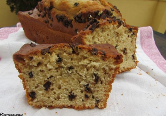 Plumcake allo yogurt e gocce di cioccolato